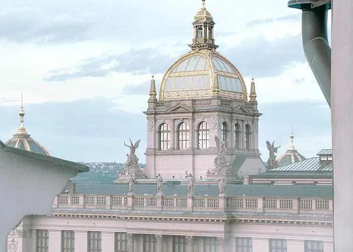 By National Museum&wenceslas Square * Prag